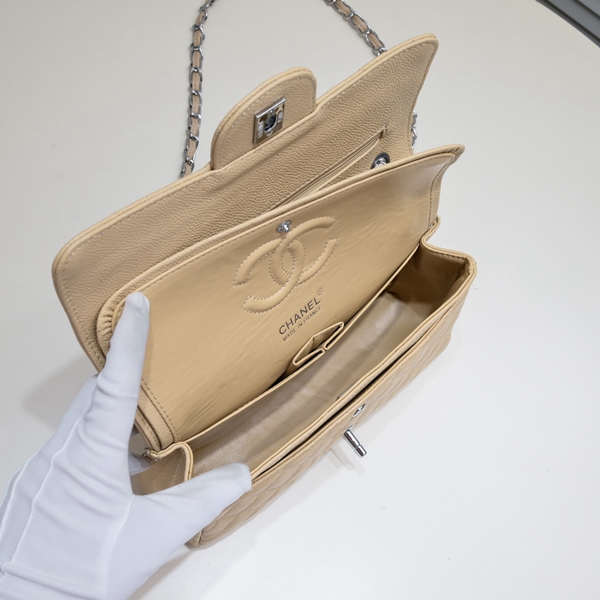 シャネルバッグ着用イメージ